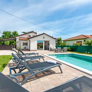 Cozy House With Pool Near Rovinj Kanfanar